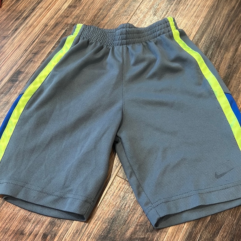 Nike boys 7 shorts